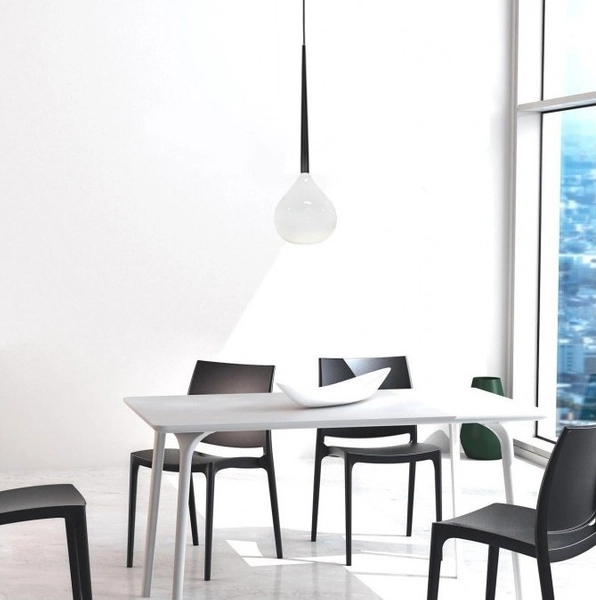 Wisząca lampa mininalistyczna Aga do salonu czarna biała