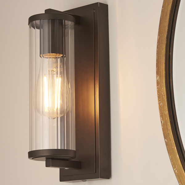 Kinkiet z włącznikiem L&-194077 Light& szkło plisowane IP44 brązowy
