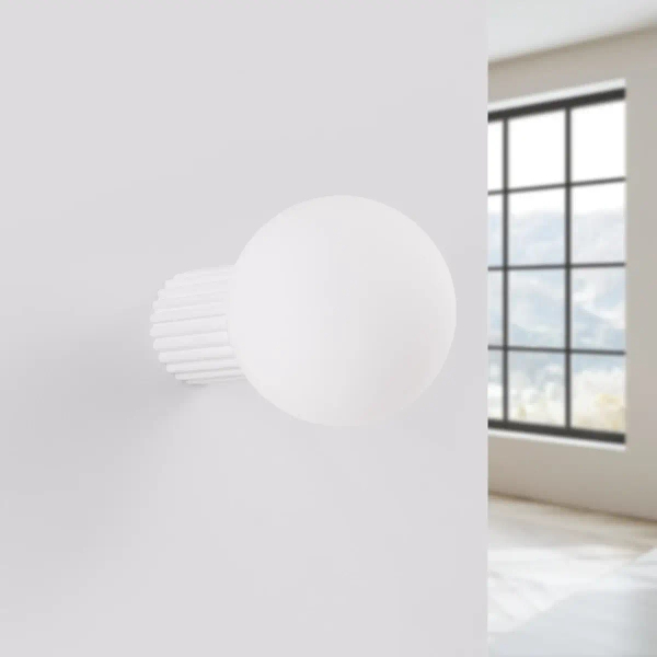 Lampa ścienna do łazienki HALO SL.1707 kula IP44 szklana biała