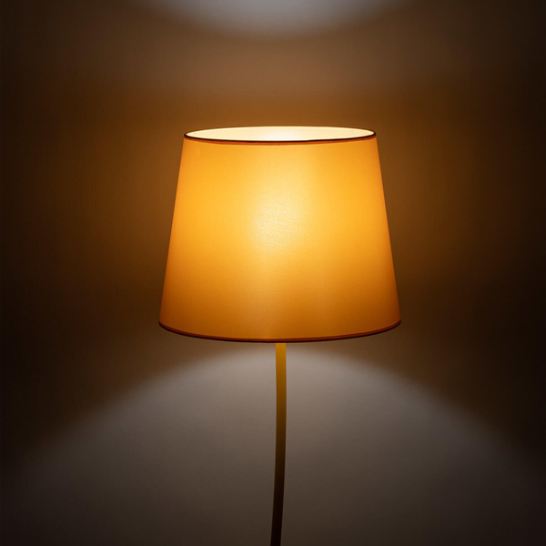 Lampa podłogowa do sypialni Nicola 6645 z abażurem metalowa żółta