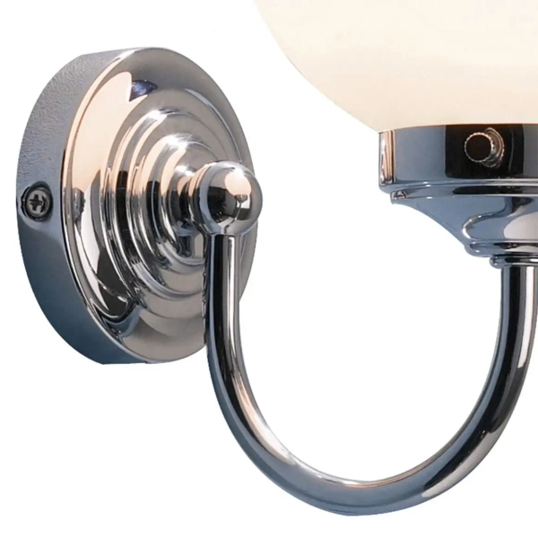 Łazienkowy kinkiet ścienny Barclay BAR0750 szklany kula biała chrom