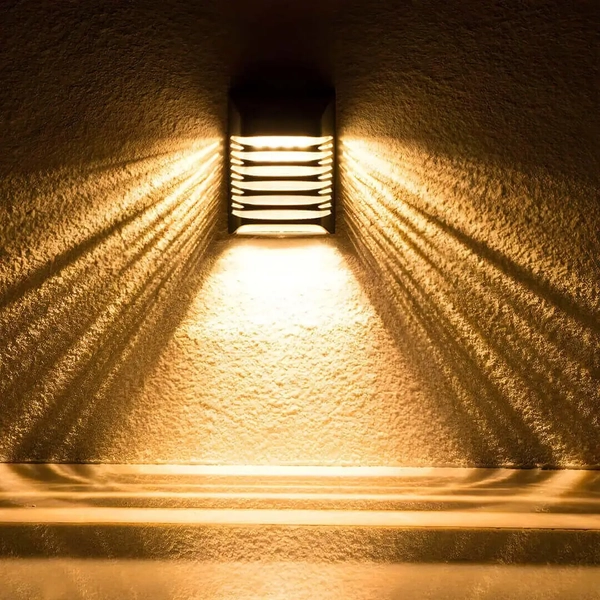 Solarny kinkiet na elewację Strip EKO0723 LED 0,12W 3000K IP44 czarny