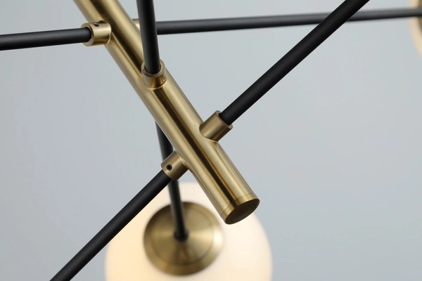 Modernistyczna lampa wisząca Oviedo szklane kule złota biała