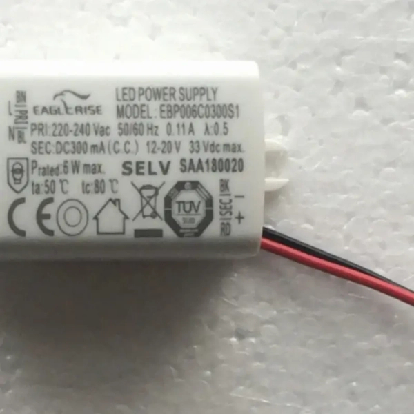 Zasilacz do lamp LED wewnętrznych 6300 4-6x1W 230V biały