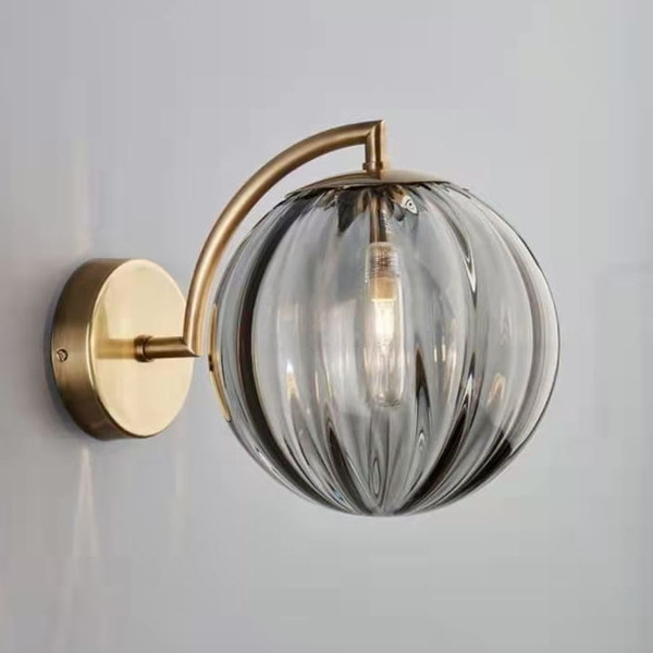 Loftowa lampa ścienna CGGREN GREY szklana kula kinkiet mosiądz
