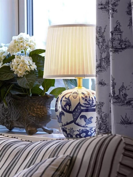 Abażurowa lampa stołowa Goteborg 105000 Markslojd ceramiczna niebieska biała