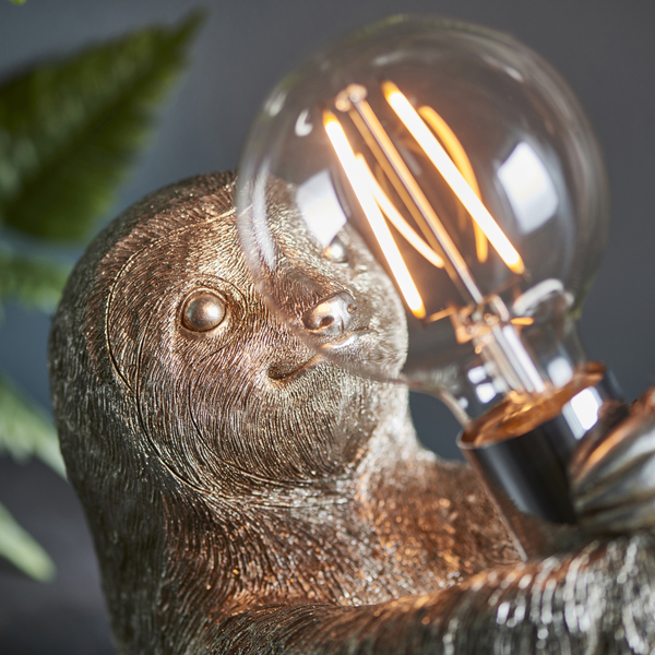 Stojąca lampa na komodę L&-195079 Light& leniwiec srebrna chrom