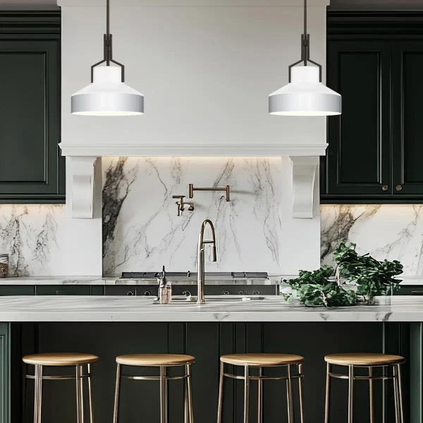 Lampa zwisająca nad wyspę Brecken QZ-BRECKEN-2P-AB-OPAL biała mosiądz