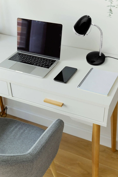 Stołowa lampa stojąca Kajtek K-MT-200 z regulacją czarna