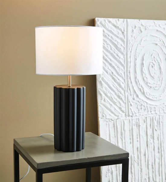 Stojąca lampa gabinetowa Column na biurko biała czarna