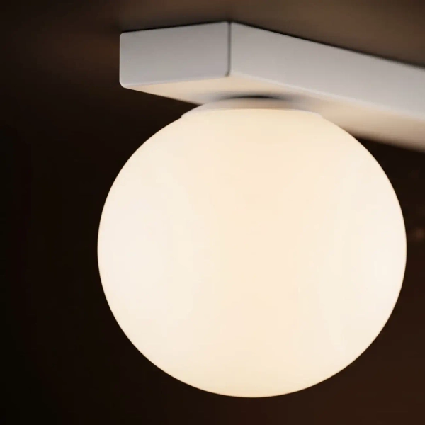 Sufitowa okrągła lampa biała ANDI ze szkła minimalistyczna tubki z regulacją do salonu K-5496
