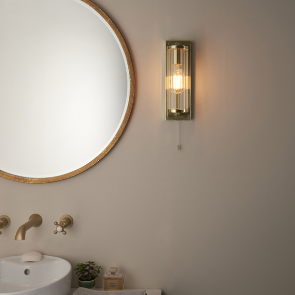 Łazienkowa lampa ścienna L&-194075 Light& tuba szklana IP44 mosiądz