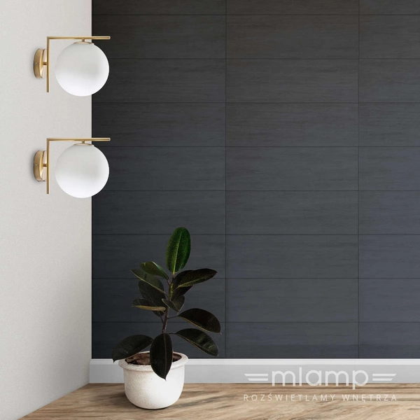 Kinkiet LAMPA ścienna CONDI MBM-7475/1-G MDECO modernistyczna OPRAWA szklana kula ball mosiądz biała