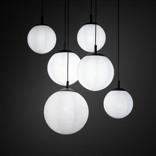 Zwisowa lampa na belce Esme 4793 do salonu balls biała czarna