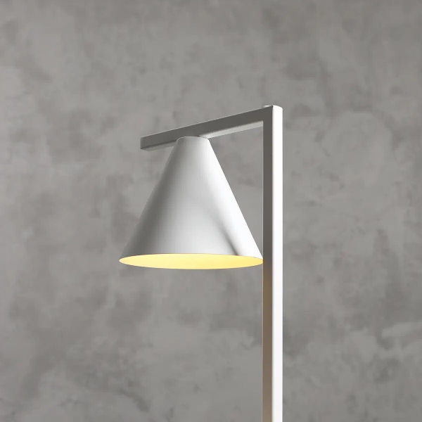 Stołowa lampka na komodę FORM 1108B metalowa z wtyczką biała