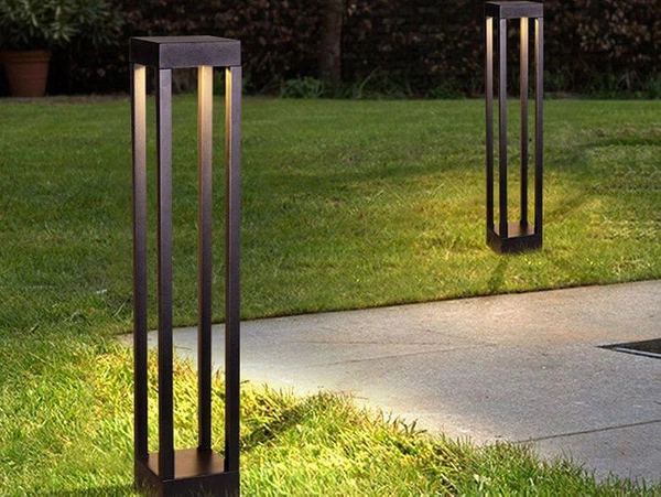 Zewnętrzna lampa stojąca QUBE-GLQ600WW 7W ogrodowa LED 7W 3000K IP65 czarna