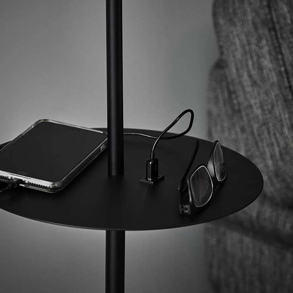 Stojąca LAMPA podłogowa LINEAR 107307 Markslojd metalowa OPRAWA z półką do salonu czarna