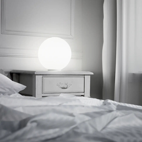 Okrągła stołowa lampka Mapa biała ze szkła 1xE27 42W kulista na stolik 000206