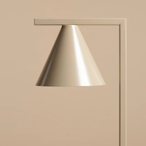 Gabinetowa lampa na biurko Form 1108B17 Aldex metalowy stożek beżowy