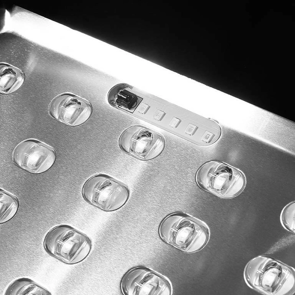 Latarnia uliczna 945 Domeno LED 300W 6000K IP66 panel solarny metalowa