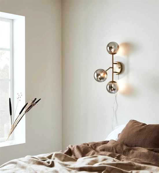Regulowana lampa ścienna Trinity kule mosiądz przydymione