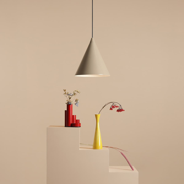 Stożkowa lampa wisząca Form 1108G17 Aldex nad wyspę kuchenną beżowa