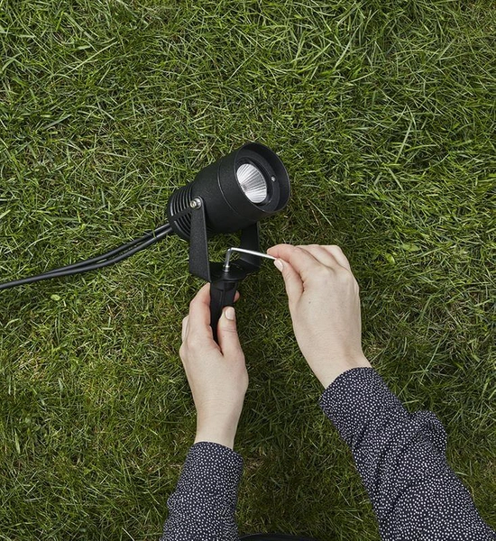 Ogrodowa lampa wbijana Garden kierunkowa LED 9W 3000K czarna