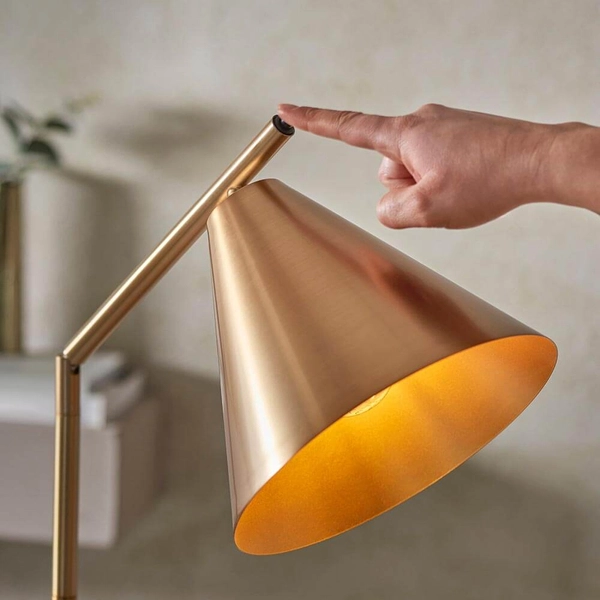 Regulowana lampa podłogowa 102369 Endon stożkowa do pokoju mosiądz