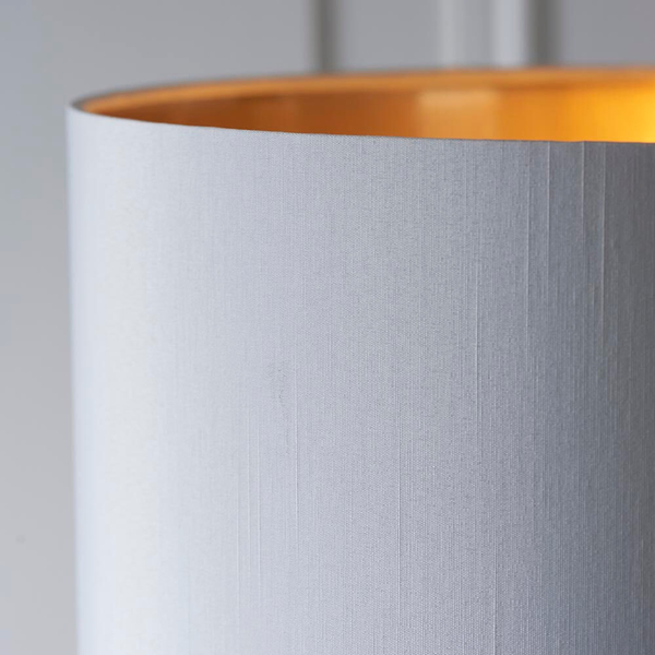 Tkaninowa lampa stojąca Highclere 112571 do salonu biała mosiądz