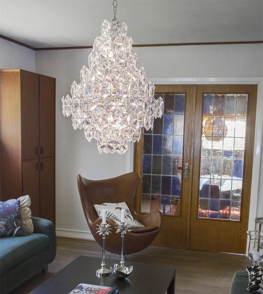 Glamour lampa wisząca Monarque na łańcuchu nad łóżko chrom