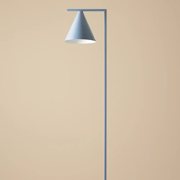Nowoczesna lampa podłogowa Form Floor 1108A16 Aldex do sypialni niebieska