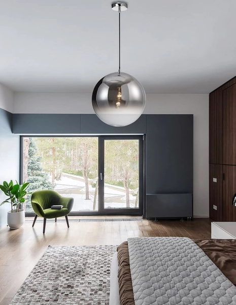 Wisząca lampa loftowa Caleta kula do holu chrom przydymiona