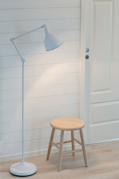 Podłogowa lampa do sypialni Bazar regulowany wysięgnik biały