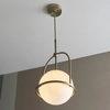 Zwisowa lampa art deco łuk L&-190844 Light& kula mosiądz