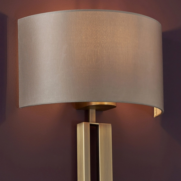 Ścienna lampa hampton L&-195452 Light& z abażurem ecru mosiądz