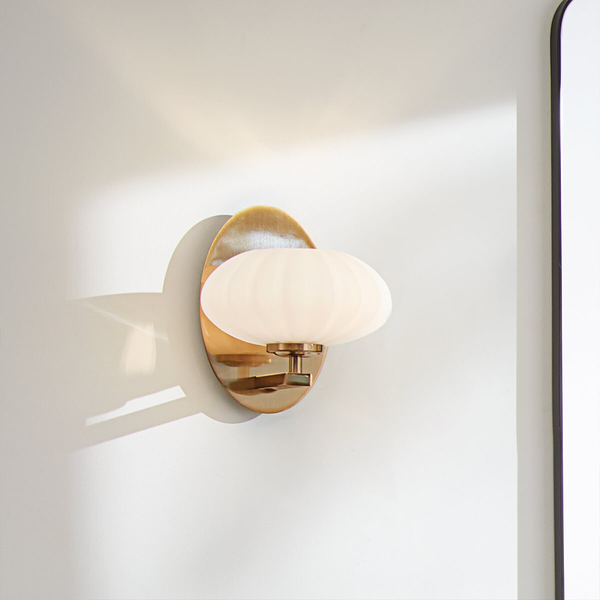 Szklana lampa ścienna Pim QN-PIM1-FXG do sypialni IP44 biała złota