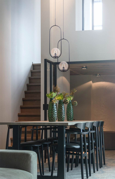 Salonowa lampa wisząca Venta K-5120 Kaja szklana kula bursztynowa czarna