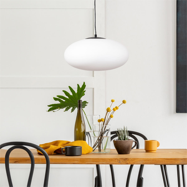 Wisząca lampa do jadalni Omi 1180 Zumaline kulista szklana biała czarna