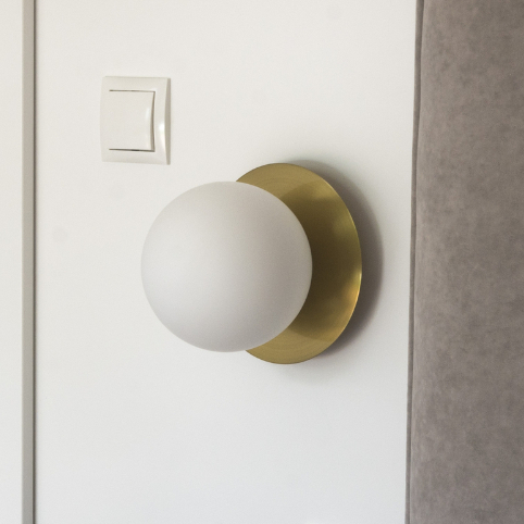 Ścienna LAMPA kula CAPE TOWN W01063BR Cosmolight kinkiet szklany do przedpokoju ball mosiądz