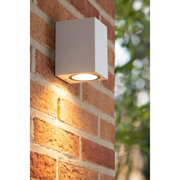 Lampa ścienna na balkon ZARO 69800/01/31 Lucide IP44 ściemniana biała