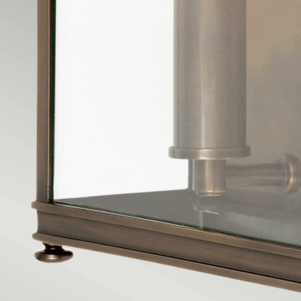 Oprawa naścienna do ogrodu Holborn HL7-M-DB Elstead szklana brązowa