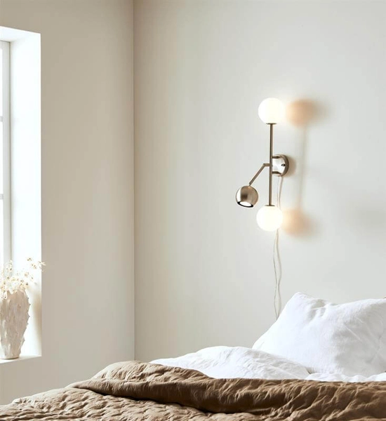 Ścienna lampa ruchoma Beside kinkiet do sypialni biała stal