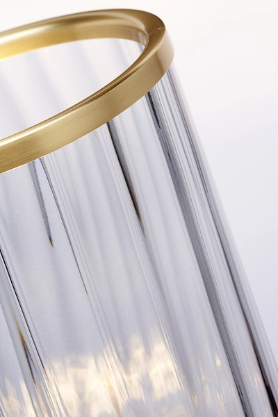 Mosiężna lampa na stół QN-ARNO-SMOKE-AB przydymiona złota