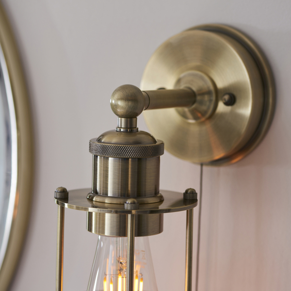 Marynistyczna lampa ścienna L&-199952 Light& do łazienki IP44 mosiądz