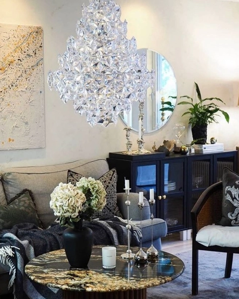 Glamour lampa wisząca Monarque na łańcuchu nad łóżko chrom