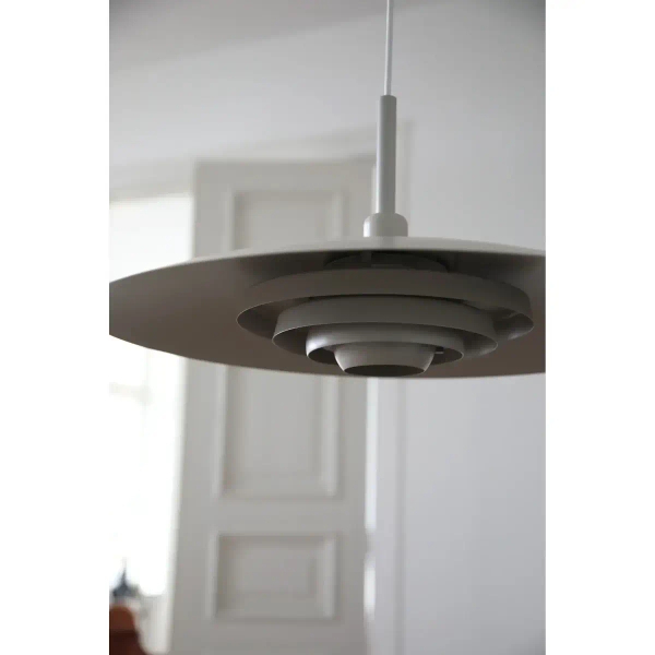 Zwisająca lampa dyski Piny 108877 do jadalni metalowy beżowy