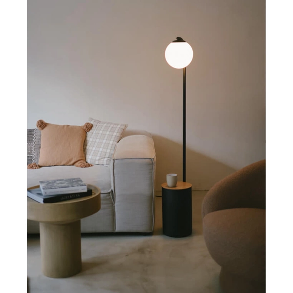 Dekoracyjna lampa podłogowa Botanica Wood 41120119 Kaspa kula biała czarna