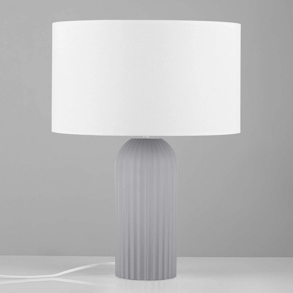 Abażurowa lampa stołowa TUMARAPI LE44687 z tkaniny szara biała