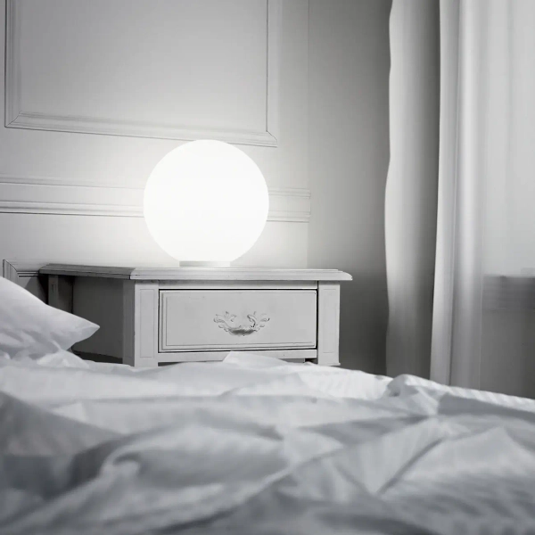 Okrągła stołowa lampka Mapa biała ze szkła 1xE27 42W kulista na stolik 000206