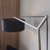Stojąca lampa do salonu L&-192627 Light& abażurowa czarna nikiel